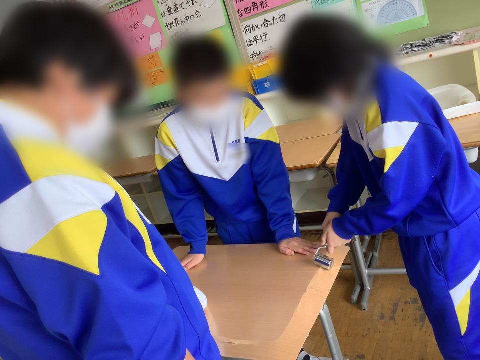 大形小学校天板張替えの様子